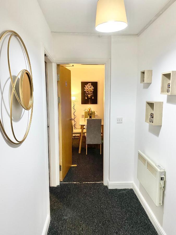 Unique View Of Anfield Stadium - Charming 2 Bedroom Apartment In Liverpool With Parking Exterior foto
