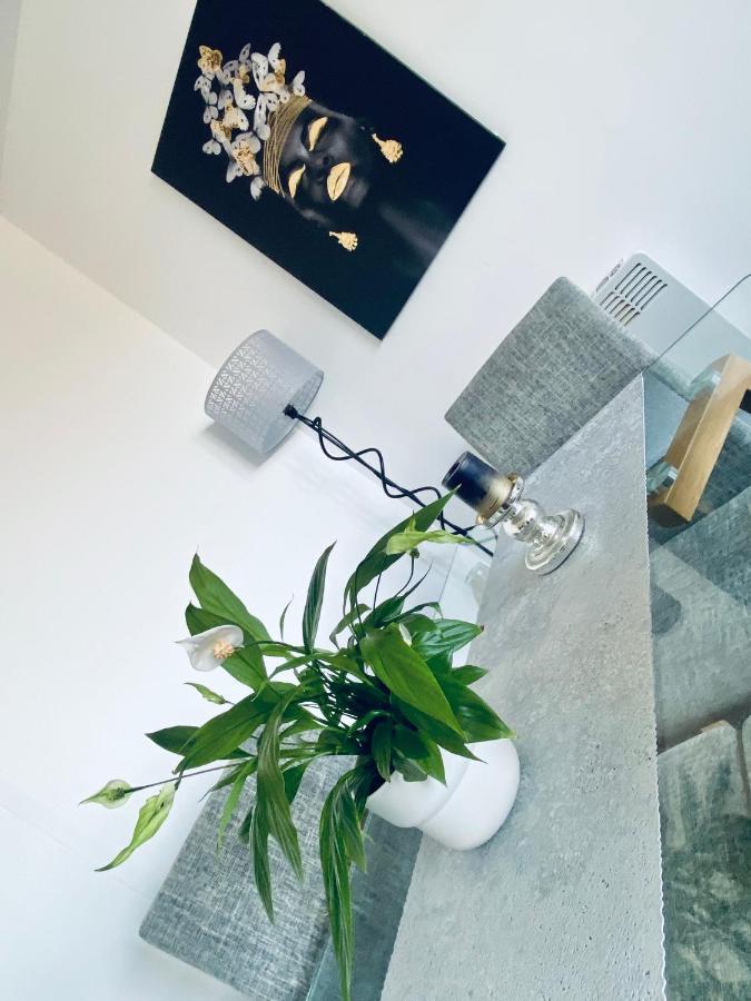 Unique View Of Anfield Stadium - Charming 2 Bedroom Apartment In Liverpool With Parking Exterior foto