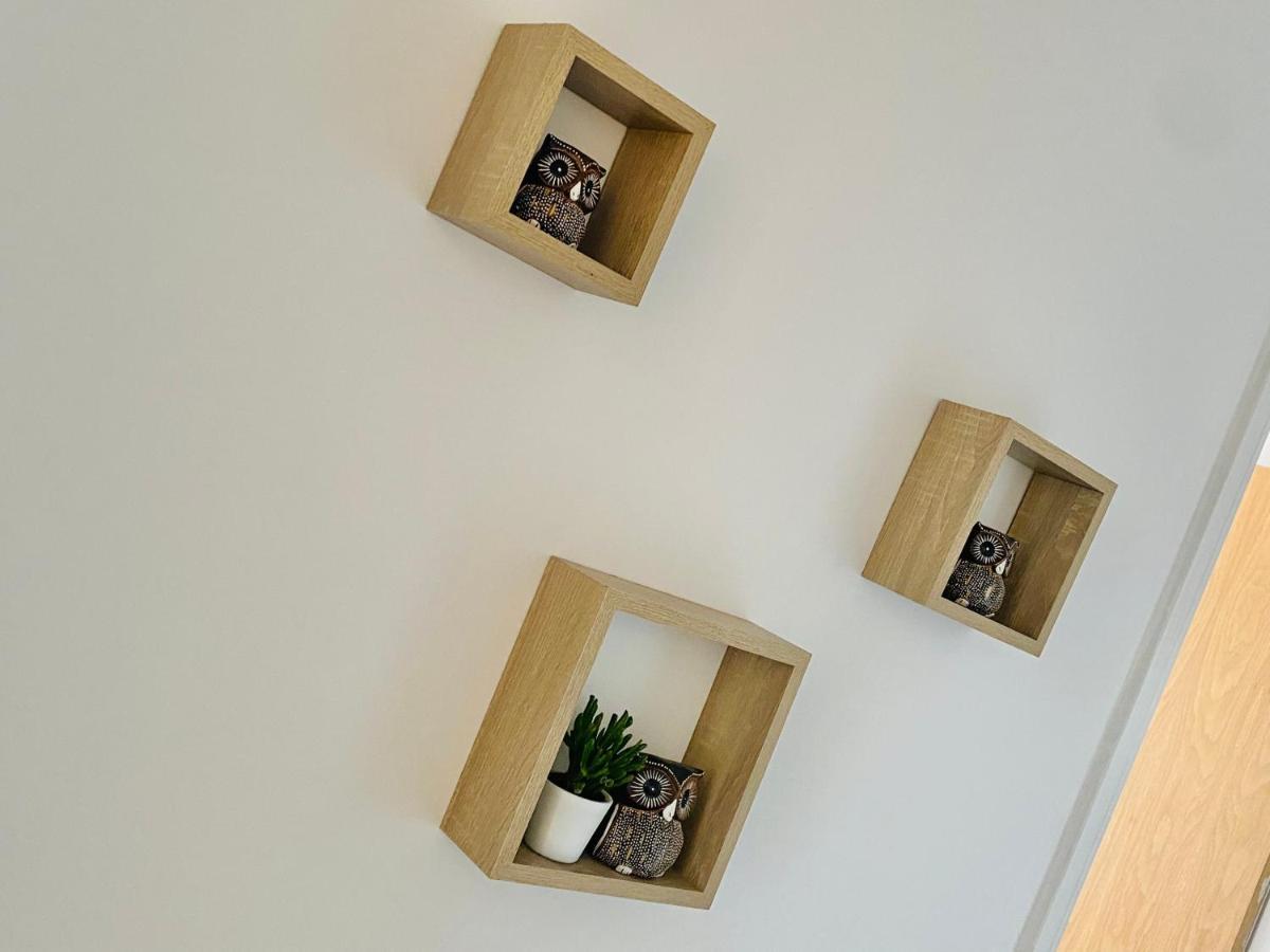 Unique View Of Anfield Stadium - Charming 2 Bedroom Apartment In Liverpool With Parking Exterior foto